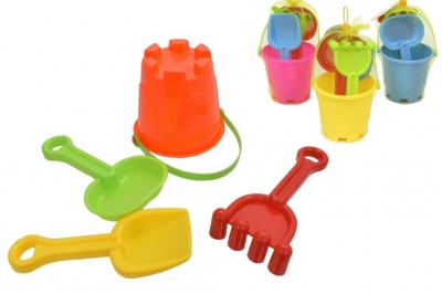 Small Round Castle Bucket Set 4 Piece In Net