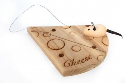 18X16 WOOD CHEESE BOARD +MOUSE