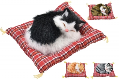 Cat Lying On Blankets 13cm ( Assorted Designs )